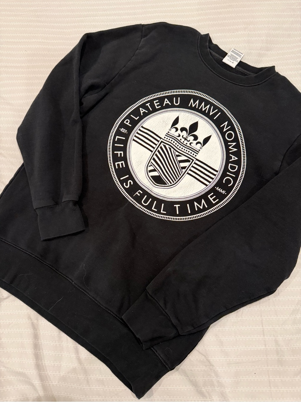 Crooks & Castles Graphic Sweatshirt - size M